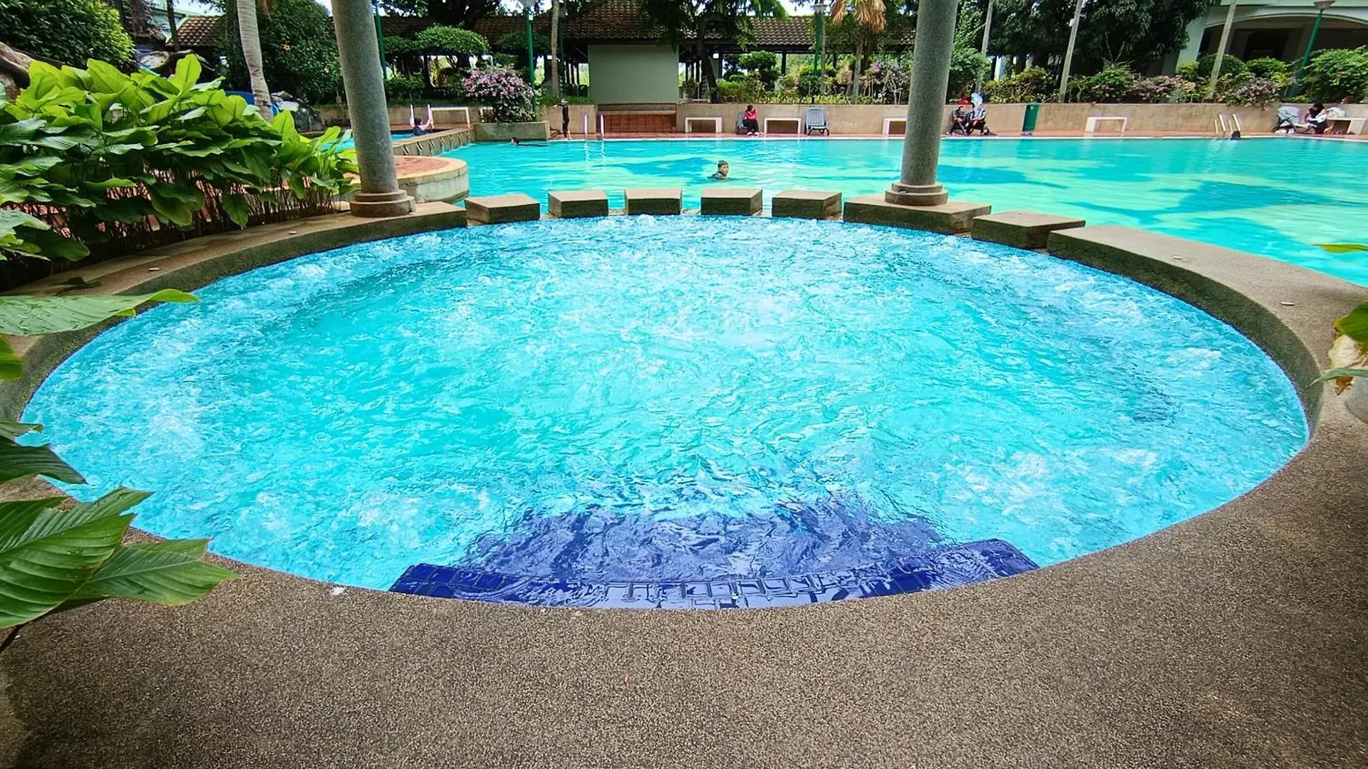 Costa Mahkota Stylish 2-Bedroom Pool View 1 Queen & 2 Singles Malacca