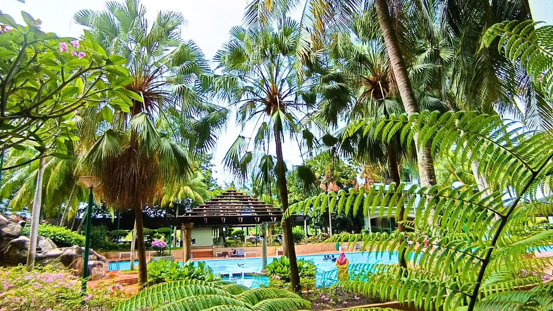 Costa Mahkota Stylish 2-Bedroom Pool View 1 Queen & 2 Singles Malacca
